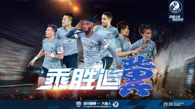女人把衣服脱了挠痒痒
